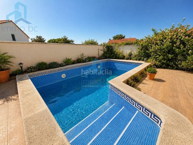 Foto bb1a502a-1c22-4b82-a202-e22dd68d4593. Casa aparellada amb aparcament a Pallaresos (Els)