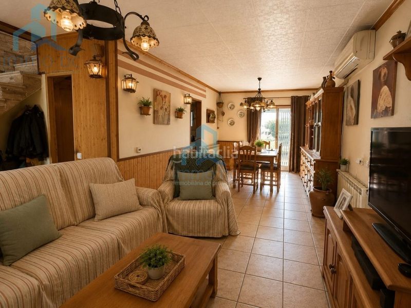 Foto dca6e2fd-8a74-4339-938a-6cc1e0a477e5. Casa aparellada amb aparcament a Pallaresos (Els)
