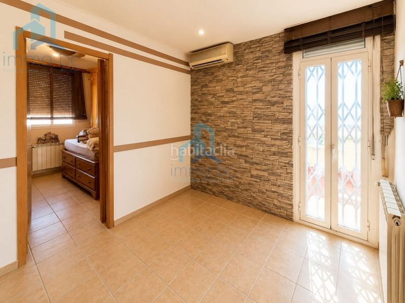 Foto ec100779-3ac6-48b6-8a27-600dad8253e7. Casa aparellada amb aparcament a Pallaresos (Els)