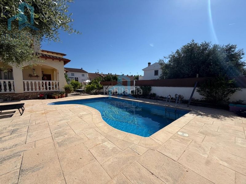 Foto 313b5545-96f8-45b5-87ef-c8e5de19d8c6. Casa amb aparcament a Creixell