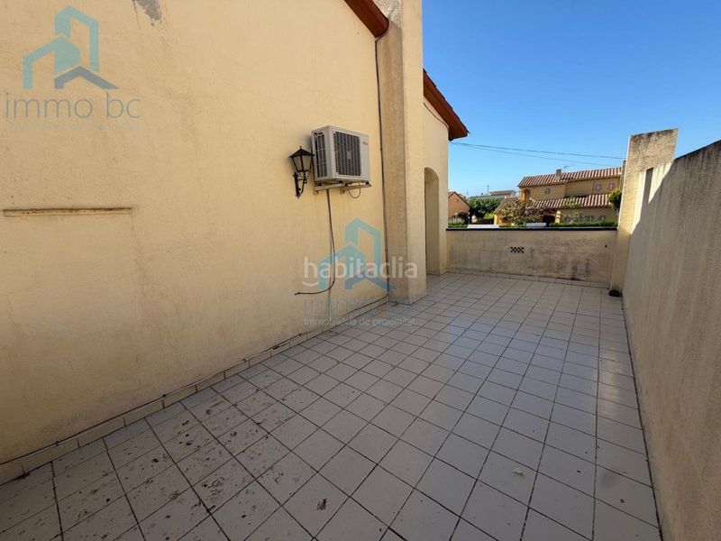 Foto 3f6948f5-a14a-4c71-8a51-47e68e1f0923. Casa amb aparcament a Creixell