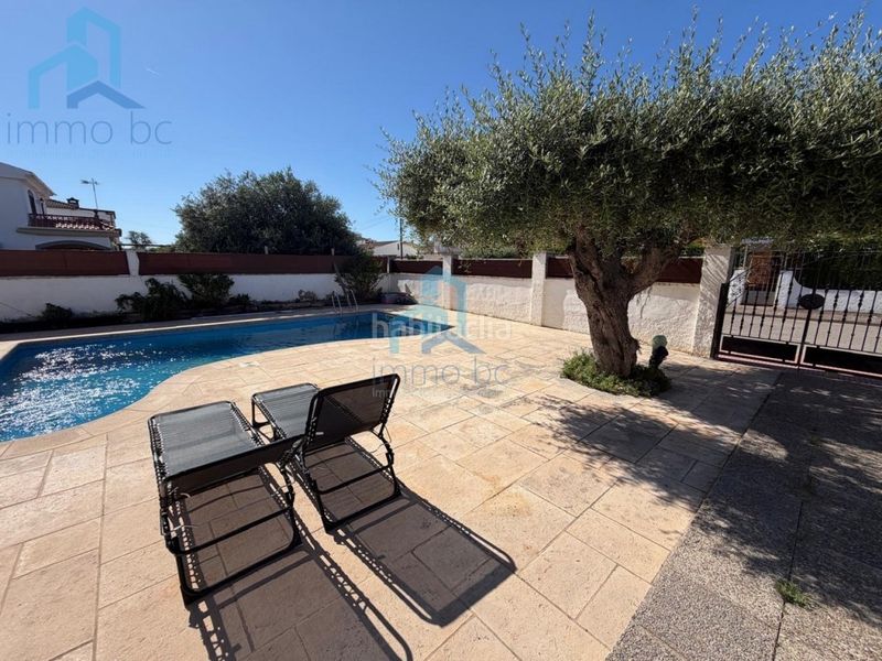 Foto 41719d6d-c83e-4370-8c22-1731943b9017. Casa amb aparcament a Creixell