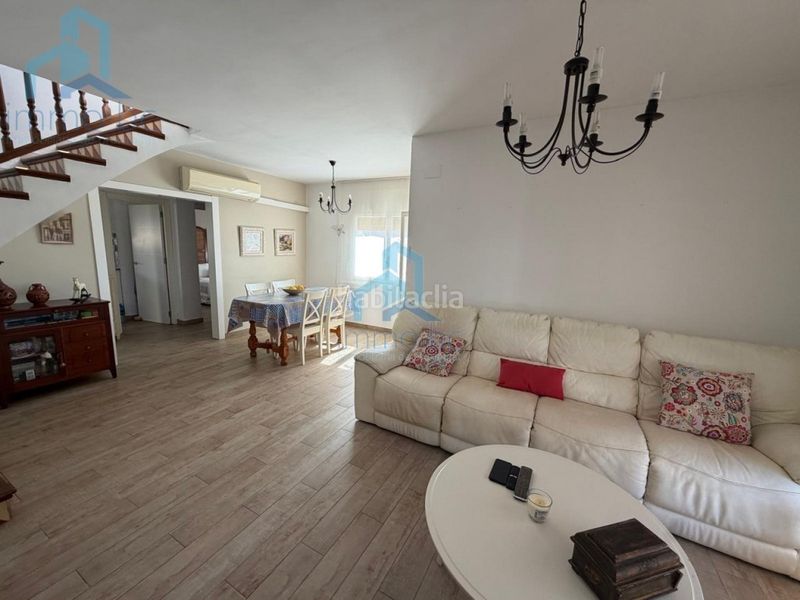 Foto ac63cc9c-be18-48f4-9b50-767cd7a5036a. Casa amb aparcament a Creixell
