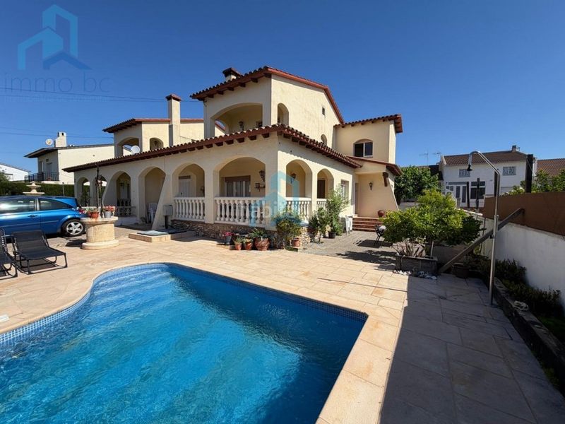 Foto bae32596-3dd4-40cf-9455-272cbc24810a. Casa amb aparcament a Creixell