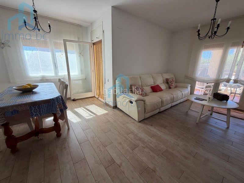 Foto c53dada0-1372-42c4-b01c-0a9608de43fe. Casa amb aparcament a Creixell