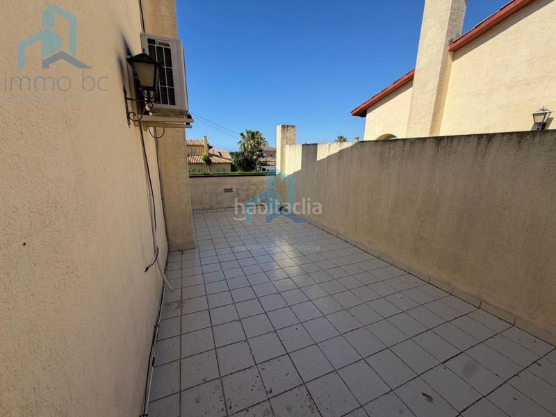 Foto cc42c8c5-7f87-40d1-98c0-41a83ed338b5. Casa amb aparcament a Creixell
