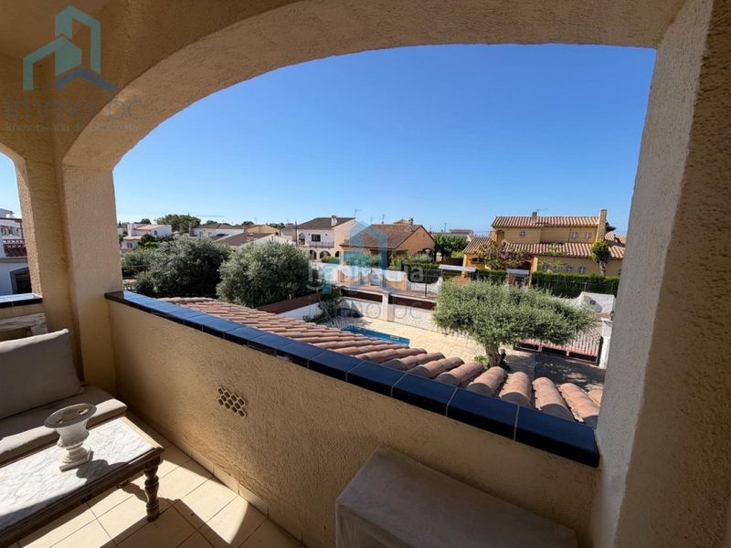 Foto ec85de67-1128-4389-a7e3-af6d9d99902b. Casa amb aparcament a Creixell