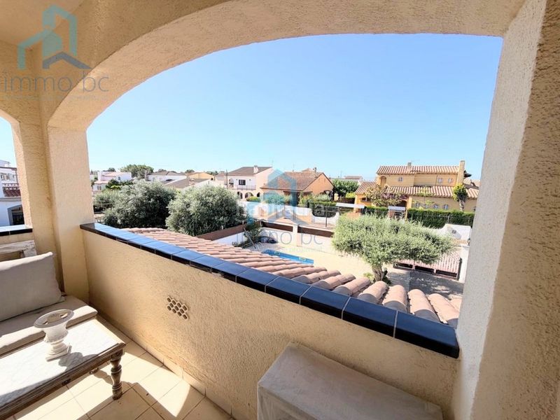 Foto 0059a0b8-f9b8-4105-87cc-c6a274fe691c. Casa aparellada amb aparcament a Creixell