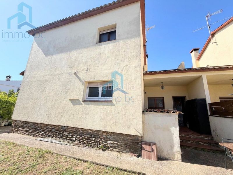 Foto 0f9b8b76-31f5-445c-8450-a28c01626d5b. Casa aparellada amb aparcament a Creixell