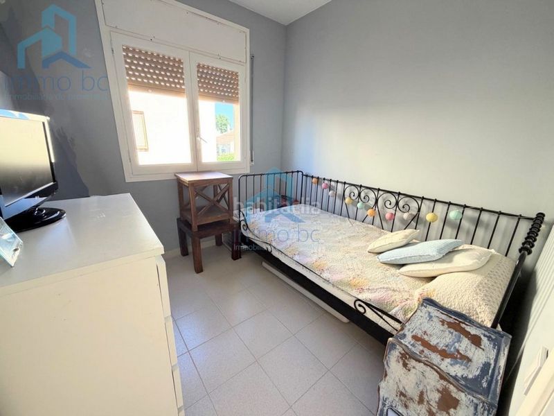 Foto 122835a6-53d9-49ac-9a0e-1259b868e6ec. Casa aparellada amb aparcament a Creixell