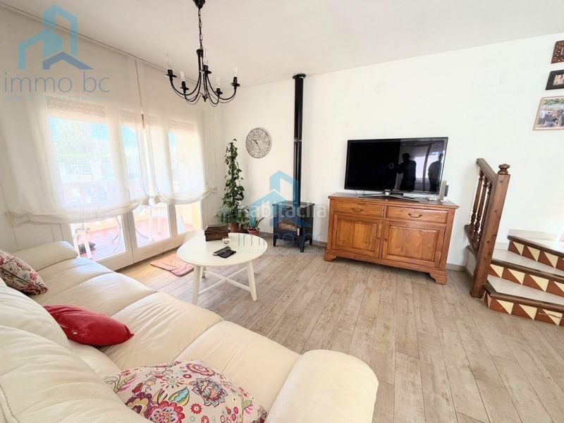 Foto 1e170ae6-e77c-4d77-9803-1df142f43435. Casa aparellada amb aparcament a Creixell