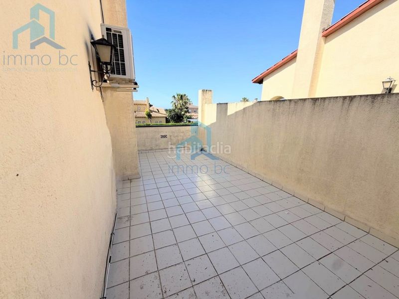 Foto 48b228fa-787e-4789-9164-65ded8bba9fd. Casa aparellada amb aparcament a Creixell