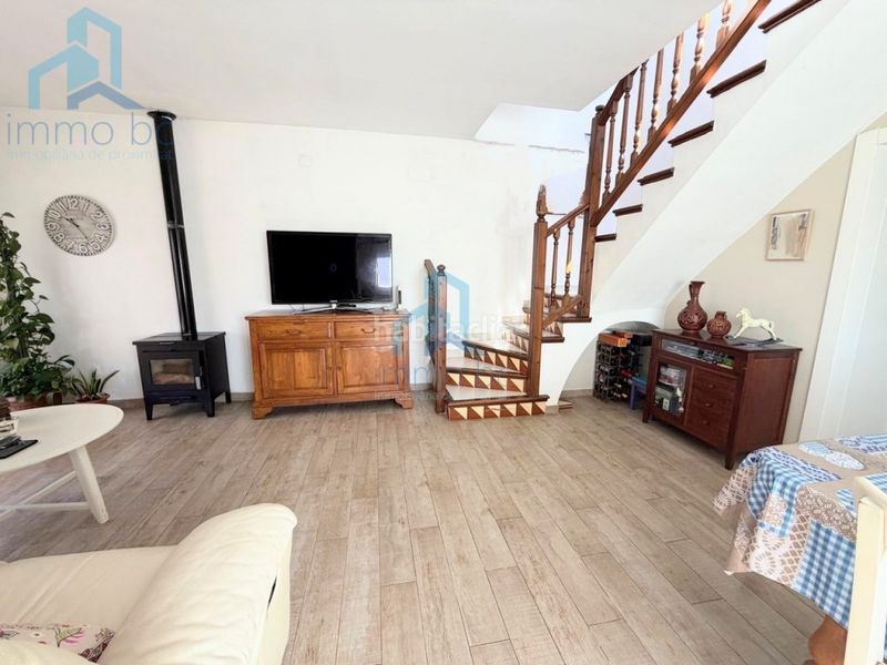 Foto 4d7e9529-41ff-433c-8ddd-e3a95e5e14f8. Casa aparellada amb aparcament a Creixell