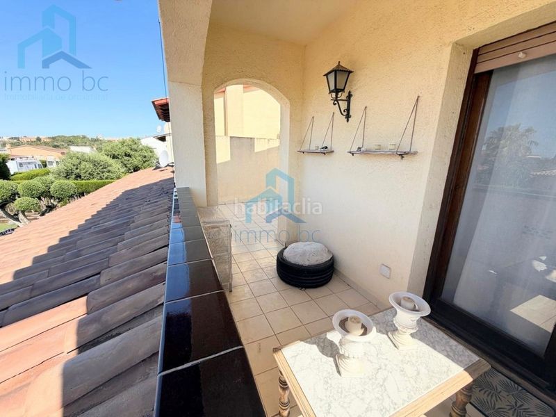 Foto 6b39c979-8286-4f43-bf2d-c39d1275dd81. Casa aparellada amb aparcament a Creixell