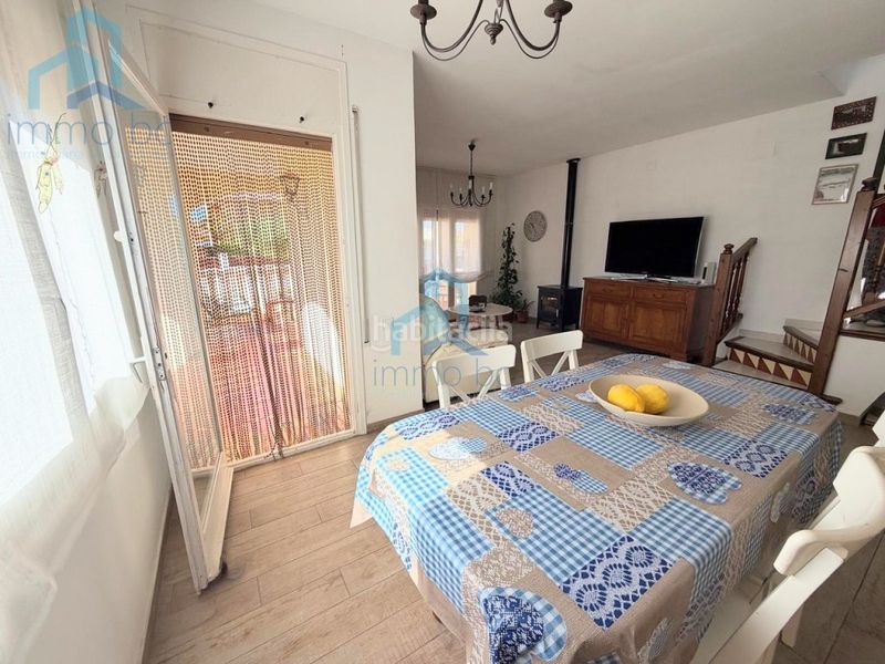 Foto adceb75c-6b01-4368-8caa-769b55dfdf7a. Casa aparellada amb aparcament a Creixell