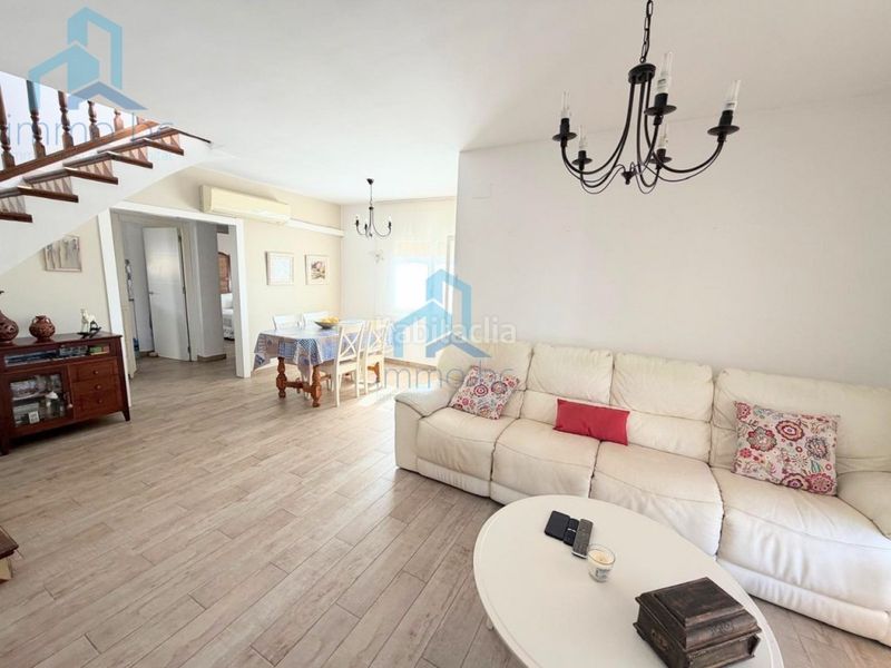 Foto c2389a13-9fbf-4112-bd2d-561885de99d7. Casa aparellada amb aparcament a Creixell