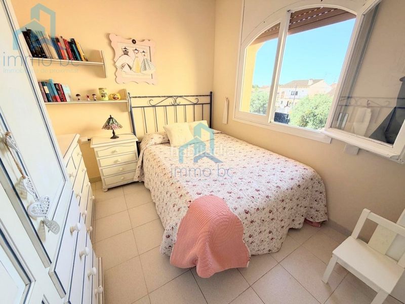 Foto c43767a3-700a-41eb-aaf9-6cc867f031d2. Casa aparellada amb aparcament a Creixell
