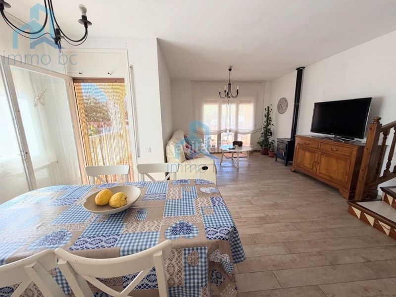 Foto ddd88c1f-ca98-46da-8451-9725a3c5ffcd. Casa aparellada amb aparcament a Creixell
