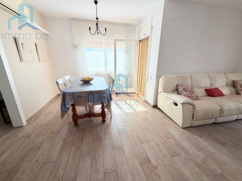 Foto ee816b78-3cdf-4156-94fc-1e8289650a64. Casa aparellada amb aparcament a Creixell