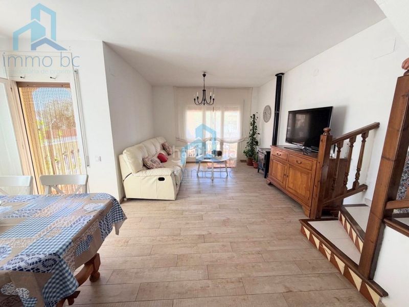 Foto f5396c08-4885-4e45-8e59-3cbd7356e0a3. Casa aparellada amb aparcament a Creixell