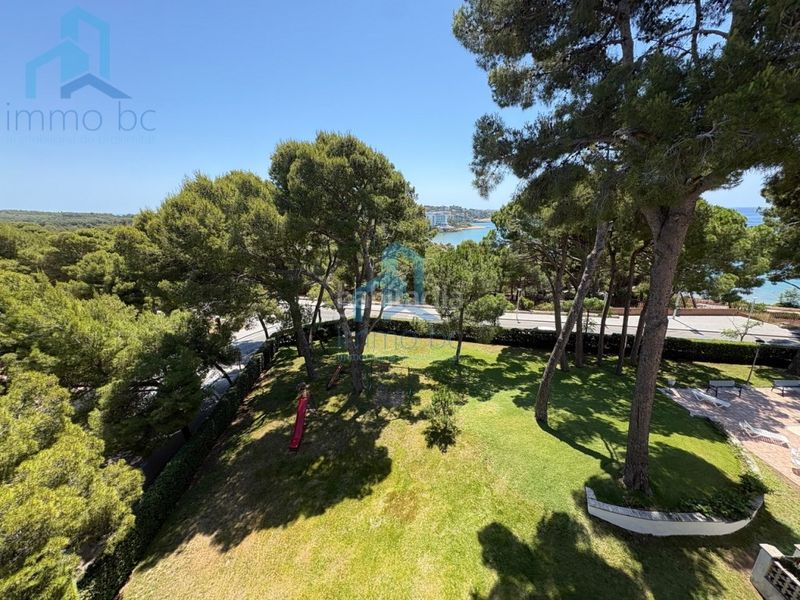 Foto 2951a6be-c2f3-4035-b4e5-1bbae0f98adb. Pis amb aparcament a Mar i Camp - Platja dels Capellans Salou