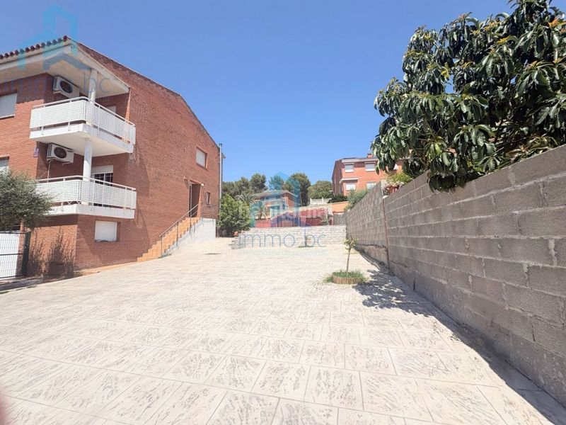 Foto c3f23b5d-6573-4c7f-b1da-63bd44a897c1. Casa adossada amb aparcament a Sant Salvador Tarragona