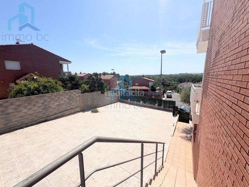 Foto cdea5759-1434-4209-9723-3ca0038f47a2. Casa adossada amb aparcament a Sant Salvador Tarragona