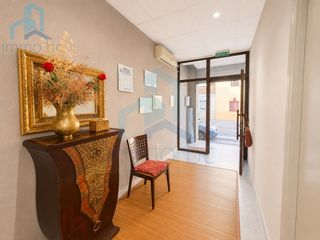 Local Comercial a Calle Vint-I-Tres Bx