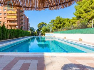 Flat  Avenida catalunya. Piso de diseño totalmente reformado con piscina y parking en ave