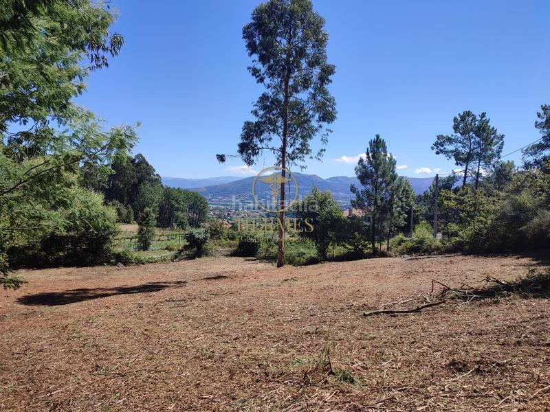 Foto 5723fe2f-9f00-42f6-ae43-24eebb530f47. Terreno residencial en Tui