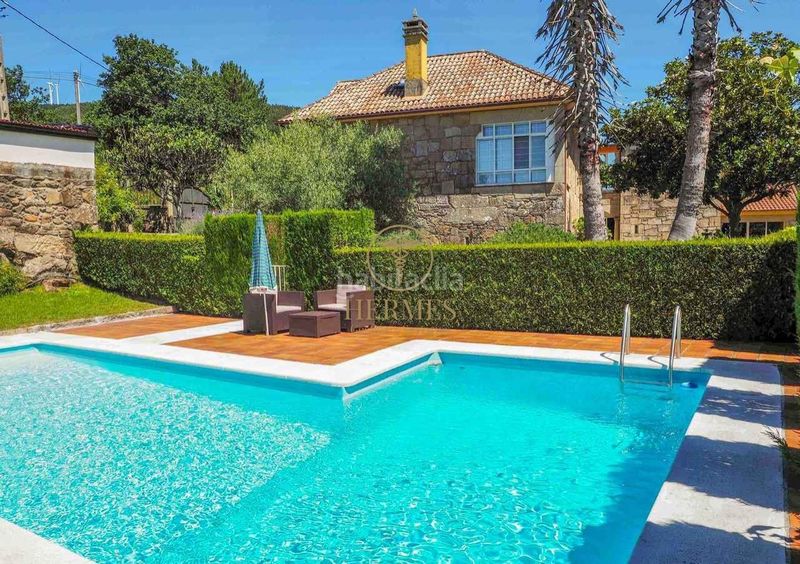 Foto f9f72ef3-04c4-4ebf-86c6-cbe3a5fd5b6c. Chalet avec chauffage parking piscine dans Panxón Nigrán