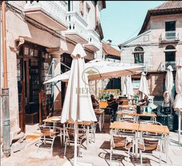 Trapasso Locale commerciale in Tui