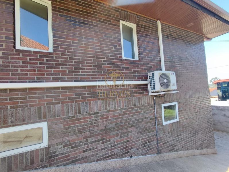 Foto 01d621b9-8877-4dd8-ade7-dea0b193845d. Chalet avec chauffage parking piscine dans Mos