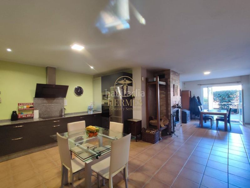 Foto 7f29c6a2-a296-429c-a91d-c970e7ce3720. Chalet avec chauffage parking piscine dans Mos