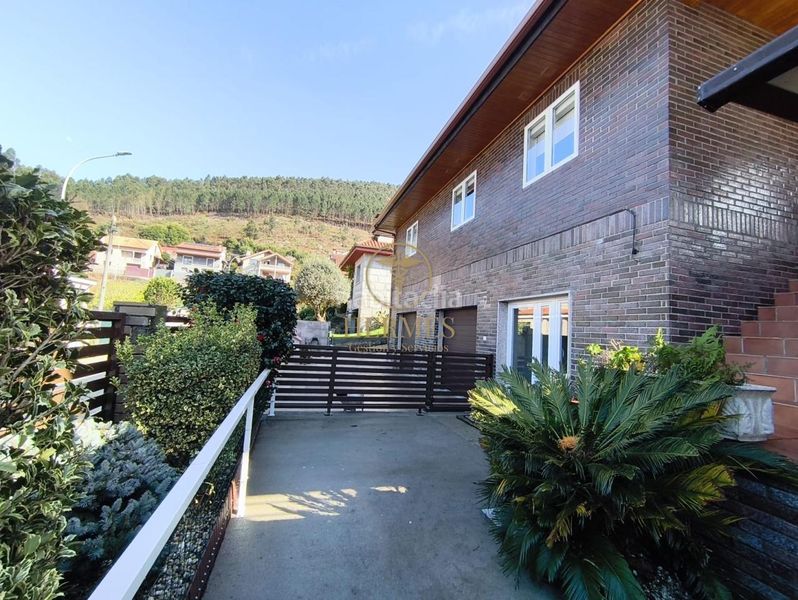 Foto a0f01527-9682-420c-8bf9-9d81655cde39. Chalet avec chauffage parking piscine dans Mos