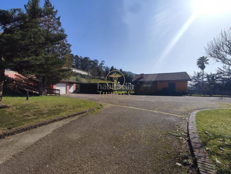 Foto a1c5993d-ba37-44d6-b701-41b8276006a6. Chalet avec chauffage parking piscine dans Mos