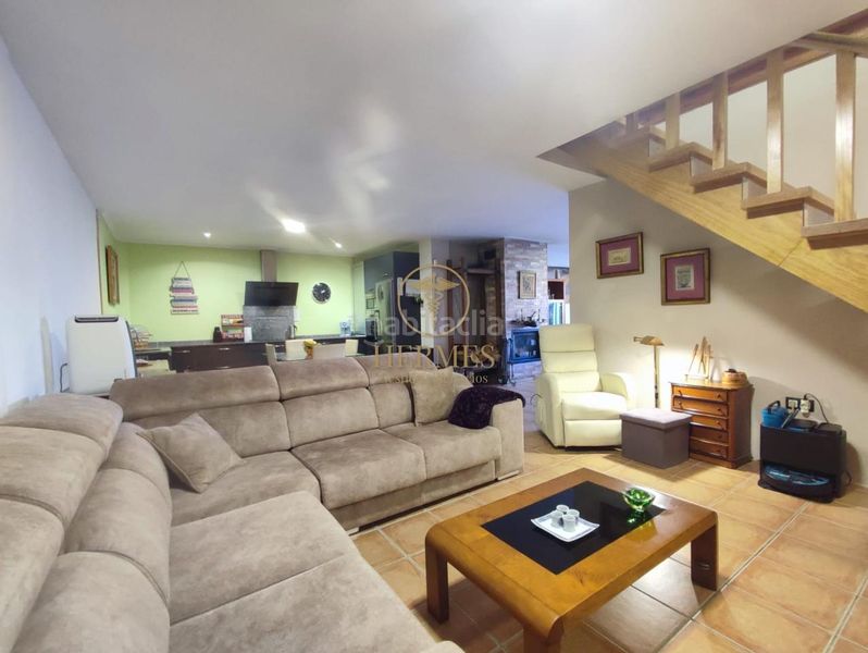 Foto bc7ed504-76c0-448b-8124-b6d0c5697458. Chalet avec chauffage parking piscine dans Mos
