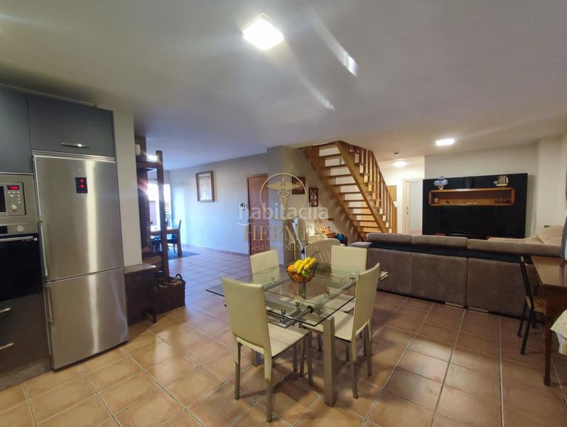 Foto d82c4495-132b-484f-8725-cc1ea9ee9382. Chalet avec chauffage parking piscine dans Mos