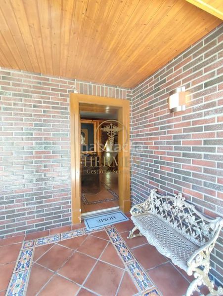 Foto ee6b515f-cd67-4dbf-b2db-3cba47e6d1c1. Chalet avec chauffage parking piscine dans Mos