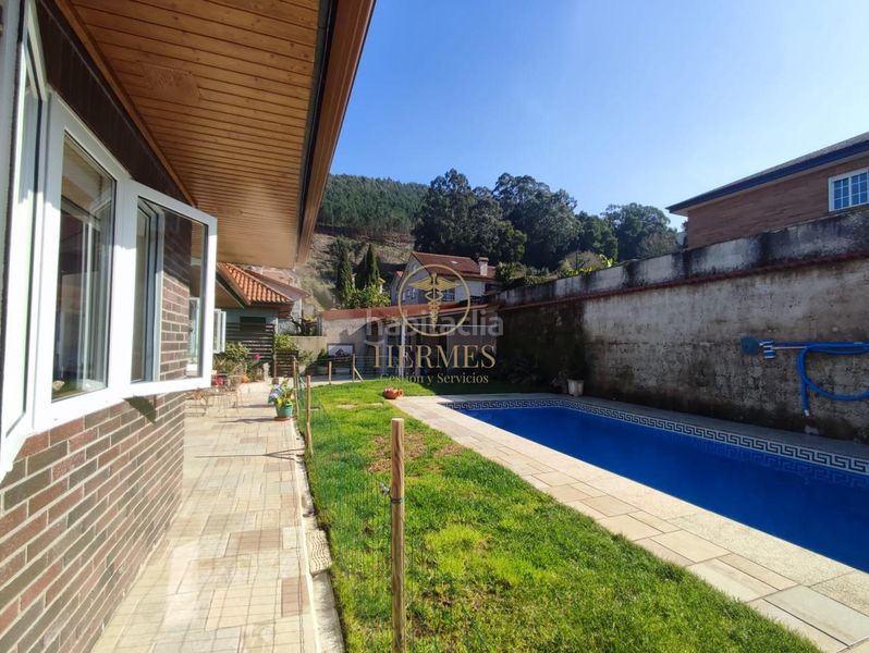 Foto f2cbd2c7-694c-4089-8604-4f2e79c5e4b2. Chalet avec chauffage parking piscine dans Mos