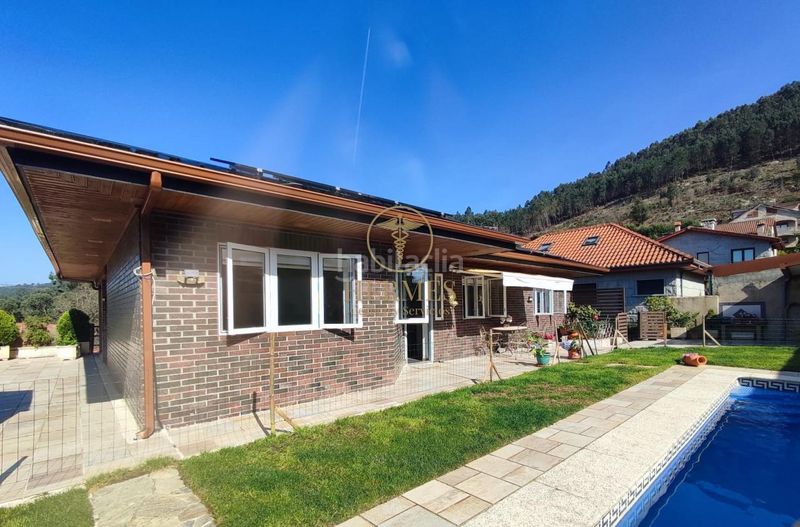 Foto fd48d3a6-b813-4919-b168-9d9ef01163d7. Chalet avec chauffage parking piscine dans Mos