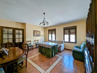 Maison jumele en Loja. Adosado en venta en barrio san roque, 4 dormitorios.