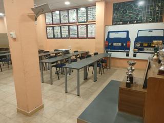 Lloguer Local Comercial a Loja. Local com. en alquiler en barrio plines.