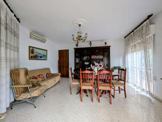 Appartamento in Loja. Piso en venta en la estación, 3 dormitorios.