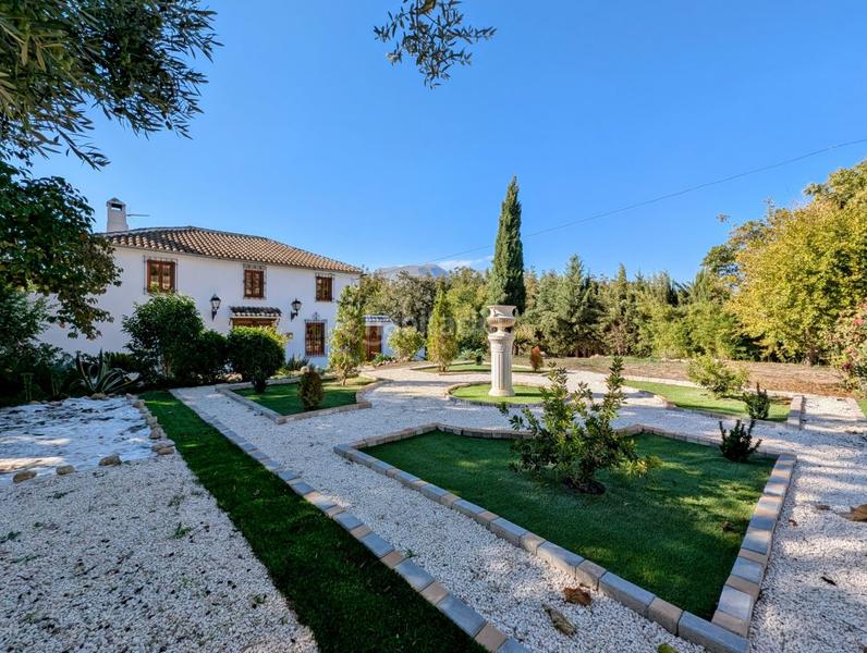 Foto 8b9b7785-721f-4219-a87e-e2d36516aecc. Chalet  en venta en la esperanza, 4 dormitorios. en Loja