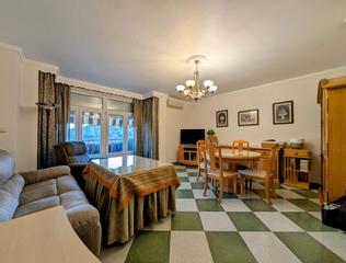 Casa adossada a Loja. Adosado en venta en avda. andalucía, 3 dormitorios.