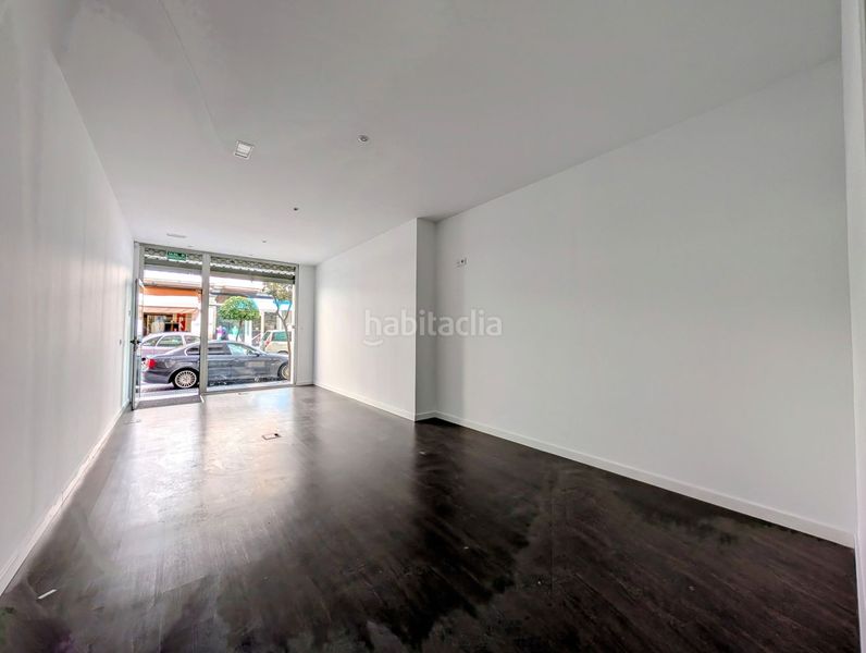 Foto b4b90e9d-7a72-4cbe-a42b-5ed3ee32657e. Affitto locale commerciale in Loja