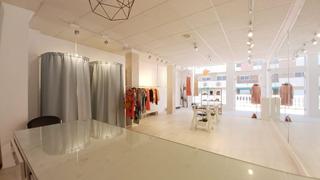 Local Comercial  Las mercedes. Local com. en venta en avda. los ángeles, 3 despachos.