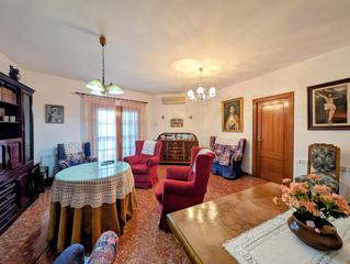 Pis  Cuesta de la almona. Piso en venta en barrio alto, 4 dormitorios.