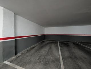 Parking coche en Loja. Plaza abierta en venta en barrio alto.